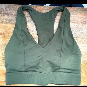 Fabletics On-The-Go Midi Medium Impact Sports Bra